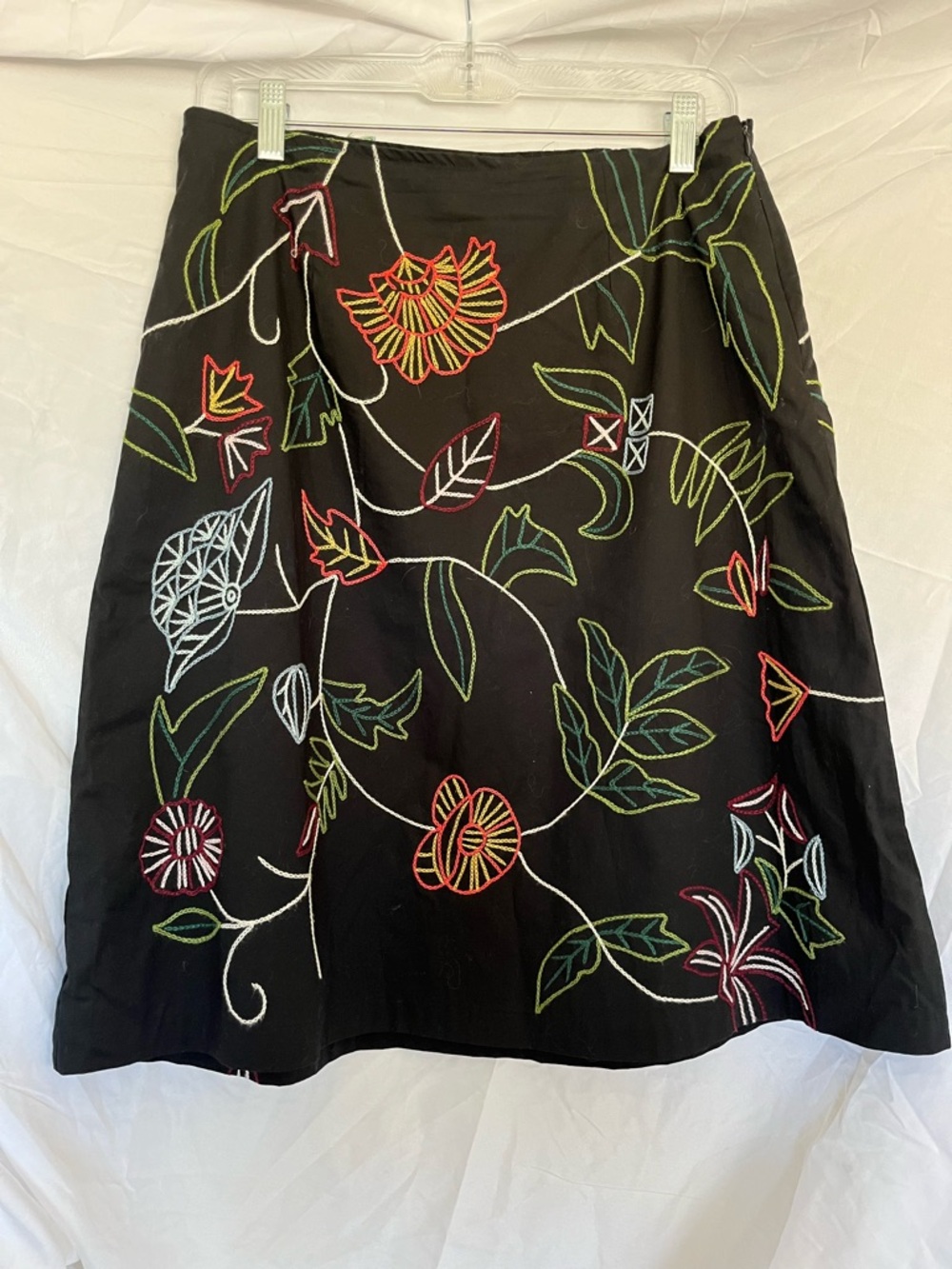 Black A-Line Skirt w/ Multicolor Floral Embroidery Size M - Casual Work Spring